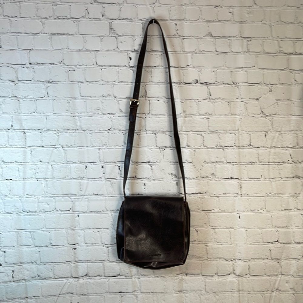 Liz Claiborne Brown leather Purse, Adjustable strap, Flap Cover, womens Bag